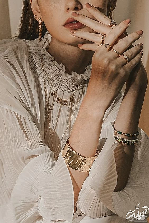 ست جواهرات و لباس سفید